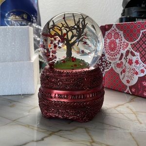 Taylor Swift All Too Well “snow globe”